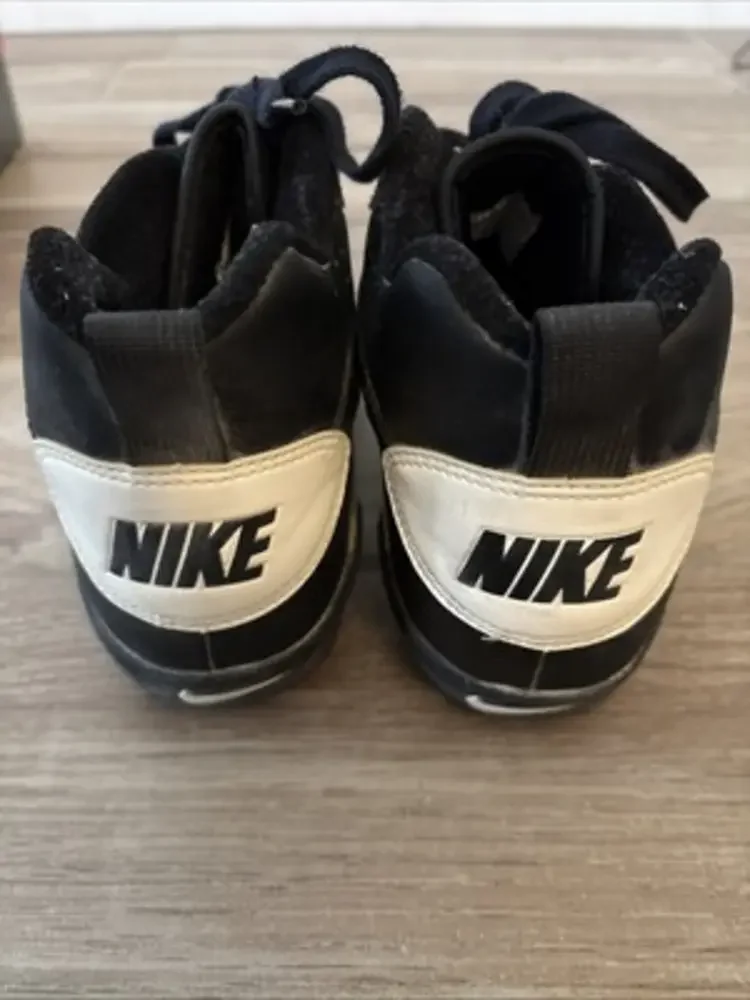Nike Shark Veer cleats - W/ Box. Size 6.5‎